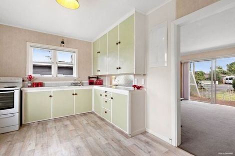 Photo of property in 14 Taikata Road, Te Atatu Peninsula, Auckland, 0610