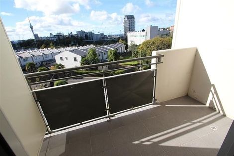 Photo of property in Luna Apartments, 3v/16 Burton Street, Grafton, Auckland, 1010