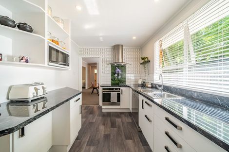 Photo of property in 2/22 Burns Grove, Trentham, Upper Hutt, 5018