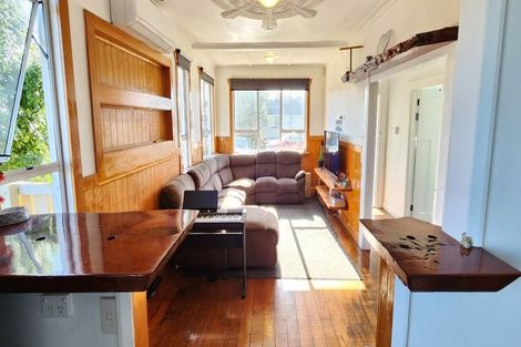 Photo of property in 134 Seaview Road, Westown, New Plymouth, 4310