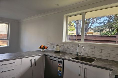 Photo of property in 30b Rewarewa Crescent, Waikanae, 5036