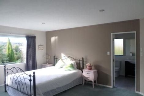 Photo of property in 16 Ellwood Place, Churton Park, Wellington, 6037