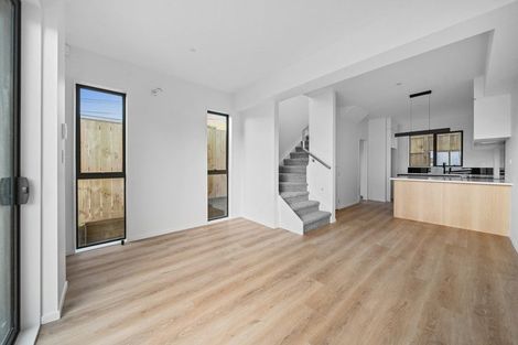 Photo of property in 3/17 Sunnyfield Crescent, Glenfield, Auckland, 0629