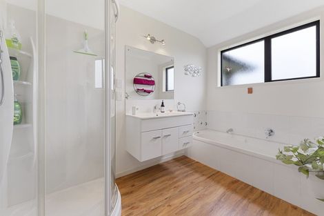 Photo of property in 40 Bell Road West, Halcombe, Feilding, 4777