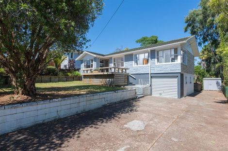 Photo of property in 121 Millbrook Road, Sunnyvale, Auckland, 0612