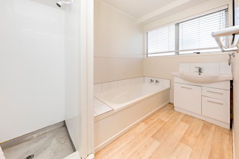 Photo of property in 342 Roscommon Road, Clendon Park, Auckland, 2103