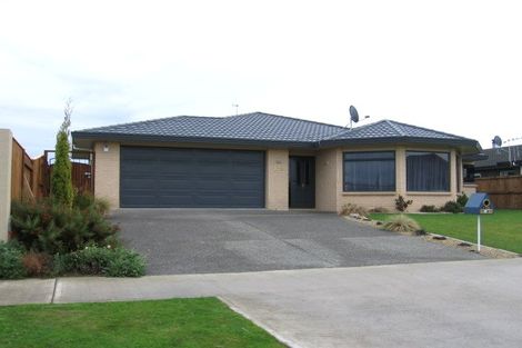 Photo of property in 176 Schnell Drive, Kelvin Grove, Palmerston North, 4414