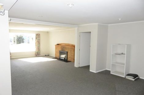 Photo of property in 15 Victory Crescent, Tawa, Wellington, 5028