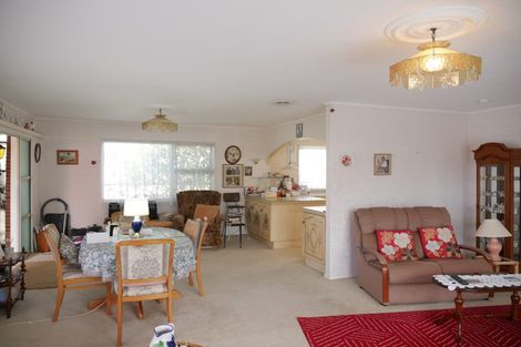 Photo of property in 6 Birdie Place, Red Beach, 0932