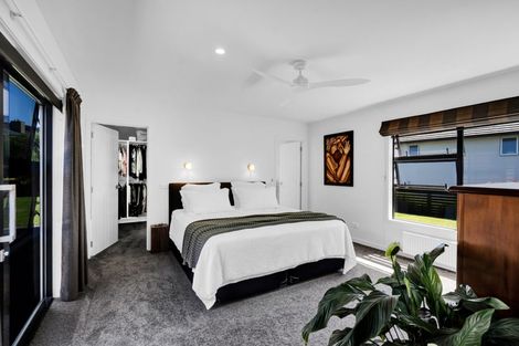 Photo of property in 15 Links Drive, Waiwhakaiho, New Plymouth, 4312