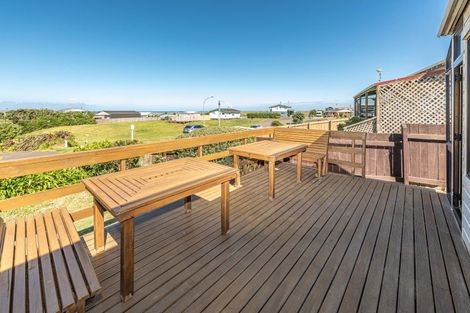 Photo of property in 22 Okiwa Terrace, Waiinu Beach, Wanganui, 4588