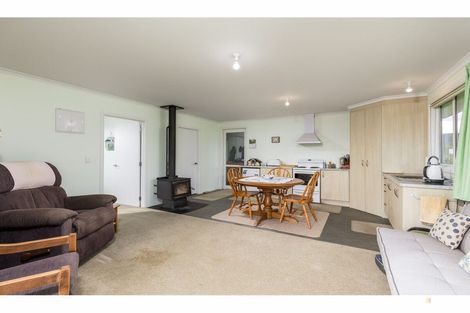 Photo of property in 17 Bakers Road, Waimate, 7978