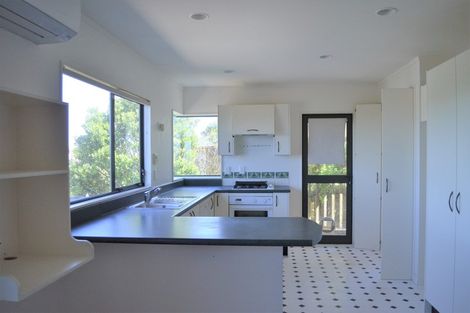 Photo of property in 21 Ladbrooke Drive, Newlands, Wellington, 6037