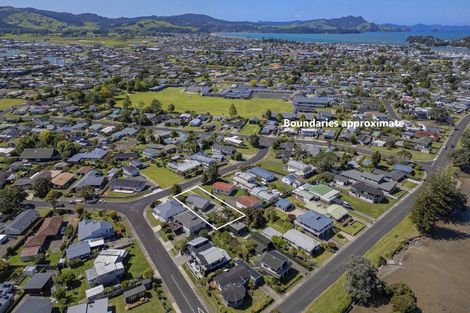 Photo of property in 92 Catherine Crescent, Whitianga, 3510
