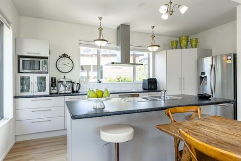 Photo of property in 10 Harbour View Heights, Picton, 7220