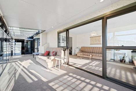 Photo of property in 102 Waikawa Road, Picton, 7220