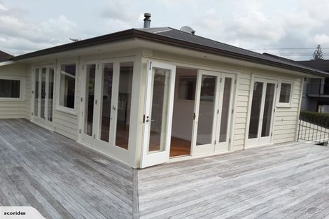 Photo of property in 2/128 Aberdeen Road, Campbells Bay, Auckland, 0620