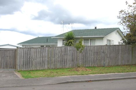 Photo of property in 6 Brougham Place, West Harbour, Auckland, 0618