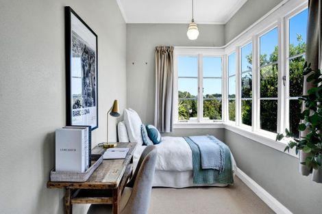 Photo of property in 32 Victoria Road, New Plymouth, 4310