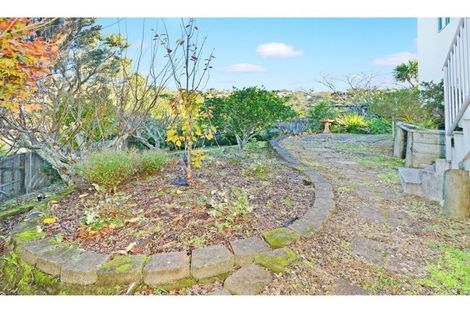 Photo of property in 2/23 Barker Rise, Northcross, Auckland, 0632