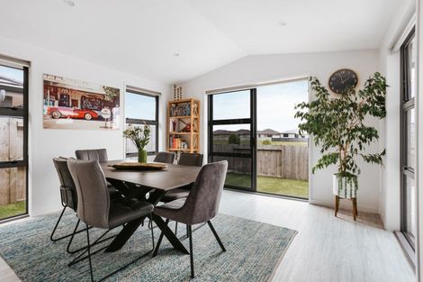 Photo of property in 32 Batty Street, Papamoa Beach, Papamoa, 3118