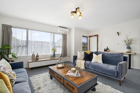 Photo of property in 2/31 Ti Nana Crescent, Henderson, Auckland, 0610