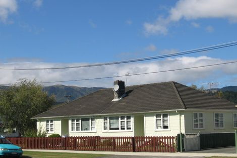 Photo of property in 22 Hazel Street, Ebdentown, Upper Hutt, 5018
