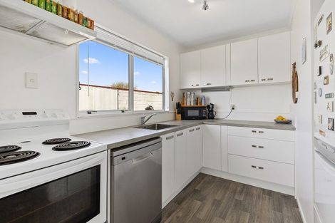 Photo of property in 2/10 Downing Street, Crofton Downs, Wellington, 6035