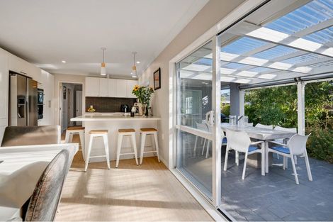 Photo of property in 19 Esther Place, Red Beach, 0932