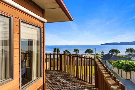 Photo of property in 128 Seaview Road, Paraparaumu Beach, Paraparaumu, 5032
