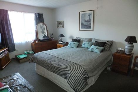 Photo of property in 11 Oakley Crescent, Hornby, Christchurch, 8042