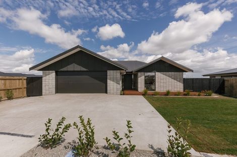 Photo of property in 5 Corsica Court, Fitzherbert, Palmerston North, 4410