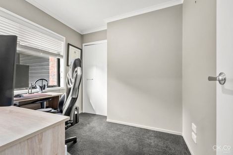Photo of property in 3 Streets Way, Timberlea, Upper Hutt, 5018