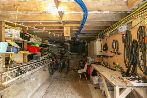 Photo of property in 100 Curtis Street, Northland, Wellington, 6012