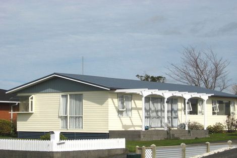 Photo of property in 27 Oberon Street, Stratford, 4332