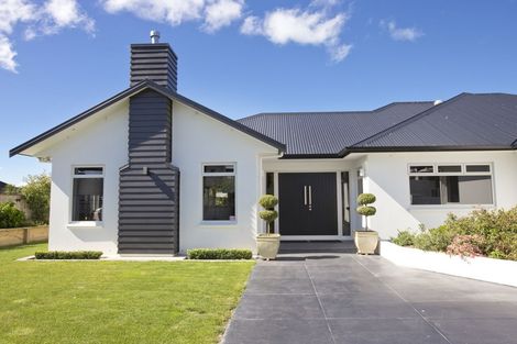 Photo of property in 3 Fairway Grove, Hokowhitu, Palmerston North, 4410