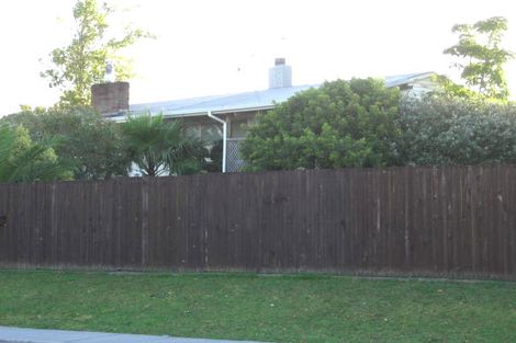 Photo of property in 2 Hepburn Road, Glendene, Auckland, 0602