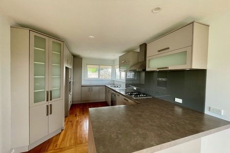 Photo of property in 28 Brooker Grove, Newlands, Wellington, 6037