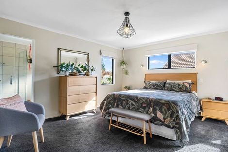 Photo of property in 2 Halsey Grove, Paraparaumu Beach, Paraparaumu, 5032