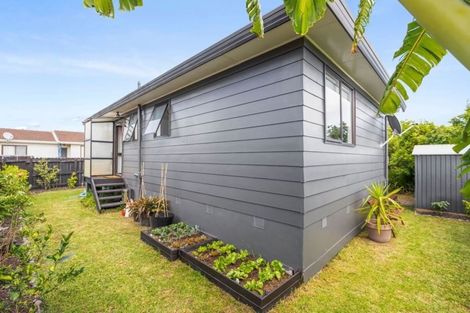 Photo of property in 1/18 Edwin Freeman Place, Ranui, Auckland, 0612