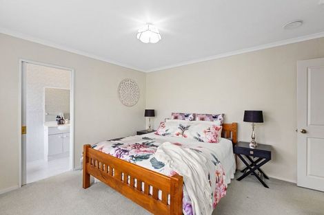 Photo of property in 16 Vanderbilt Parade, Albany, Auckland, 0632