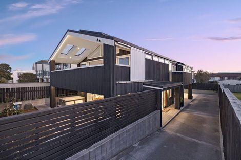 Photo of property in 112 Karewa Parade, Papamoa Beach, Papamoa, 3118