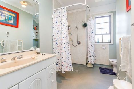 Photo of property in 17 Handyside Street, Tawa, Wellington, 5028