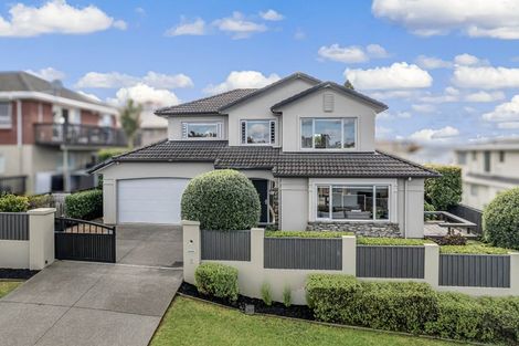 Photo of property in 2 Oakpark Place, West Harbour, Auckland, 0618
