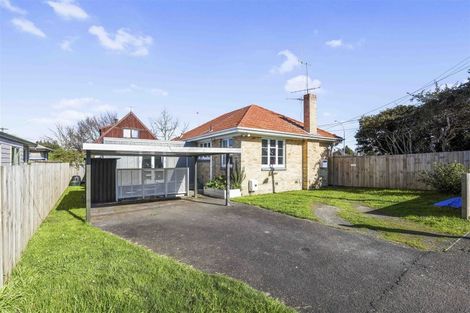 Photo of property in 2 Old Farm Road, Hamilton East, Hamilton, 3216