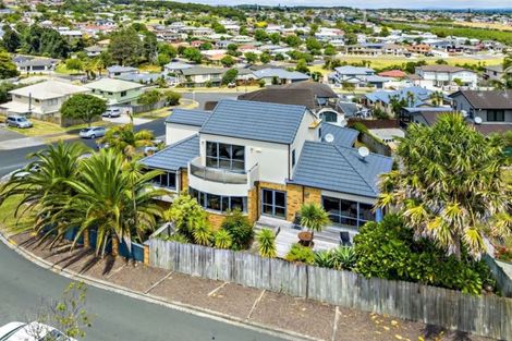 Photo of property in 2/6 Chieftain Rise, Goodwood Heights, Auckland, 2105