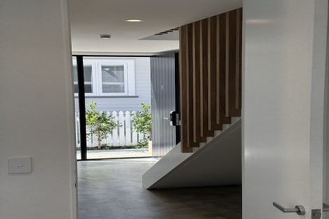 Photo of property in 7b Manor Place, Point Chevalier, Auckland, 1022