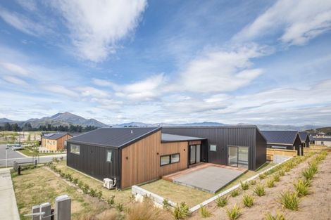 Photo of property in 33 Obelisk Street, Wanaka, 9305