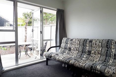 Photo of property in 2/290 Glenfield Road, Glenfield, Auckland, 0629