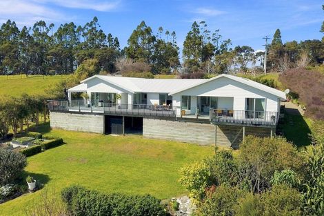 Photo of property in 136 Pinchgut Road, Kaukapakapa, 0873
